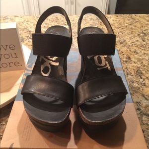 OTBT Bushnell Black Wedges Sandals
